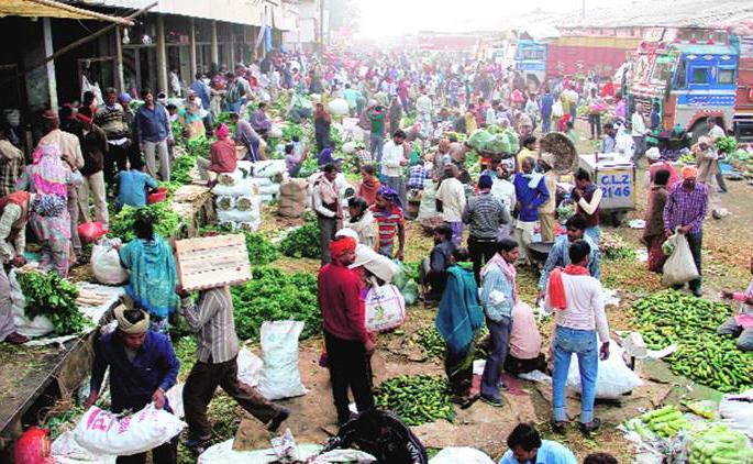 High rates by merchants in four hours in Wardha | वर्ध्यात चार तासांमध्ये व्यापाऱ्यांकडून ग्राहकांची जबरजस्त लूट
