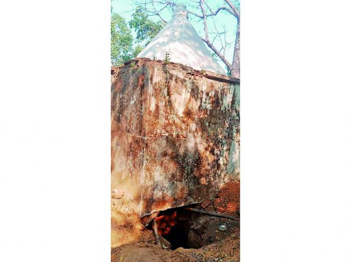 secret excavations for money under ancient Ram temple in kamptee nagpur | प्राचीन राम मंदिराच्या पायथ्याशी खोदकाम कशासाठी? नागरिकांची चौकशीची मागणी secret excavations for money under ancient Ram temple in kamptee nagpur | प्राचीन राम मंदिराच्या पायथ्याशी खोदकाम कशासाठी? नागरिकांची चौकशीची मागणी