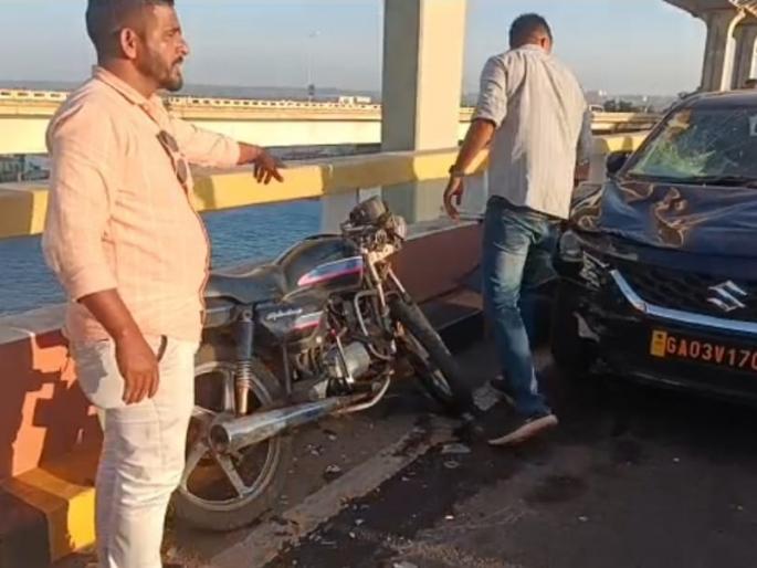 hit by a speeding car youth jumped into the air and directly into the mandovi river | भरधाव कारची धडक; युवक हवेत उसळून थेट मांडवी नदीत hit by a speeding car youth jumped into the air and directly into the mandovi river | भरधाव कारची धडक; युवक हवेत उसळून थेट मांडवी नदीत