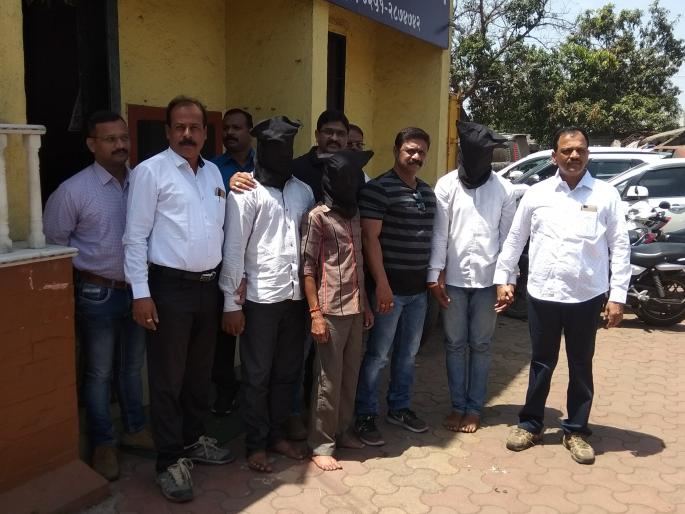 Arrested Trikuta for trafficking of the Mandural snake | मांडुळ सर्पाच्या तस्करीसाठी आलेल्या त्रिकुटाला अटक Arrested Trikuta for trafficking of the Mandural snake | मांडुळ सर्पाच्या तस्करीसाठी आलेल्या त्रिकुटाला अटक