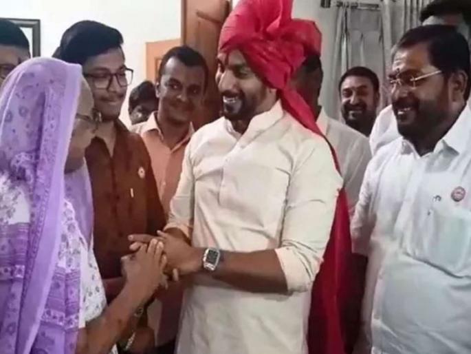 You are just like my grandfather, my son ..! | तू माझ्या नातवासारखा, माझ्या मुलाएवढाच मोठा हो..! You are just like my grandfather, my son ..! | तू माझ्या नातवासारखा, माझ्या मुलाएवढाच मोठा हो..!