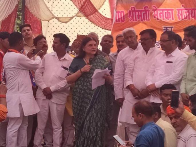 lok sabha election bjps Maneka Gandhi warns Muslim voters in Sultanpur | मला साथ द्या, नाहीतर...; मेनका गांधींची मुस्लिम मतदारांना धमकी lok sabha election bjps Maneka Gandhi warns Muslim voters in Sultanpur | मला साथ द्या, नाहीतर...; मेनका गांधींची मुस्लिम मतदारांना धमकी