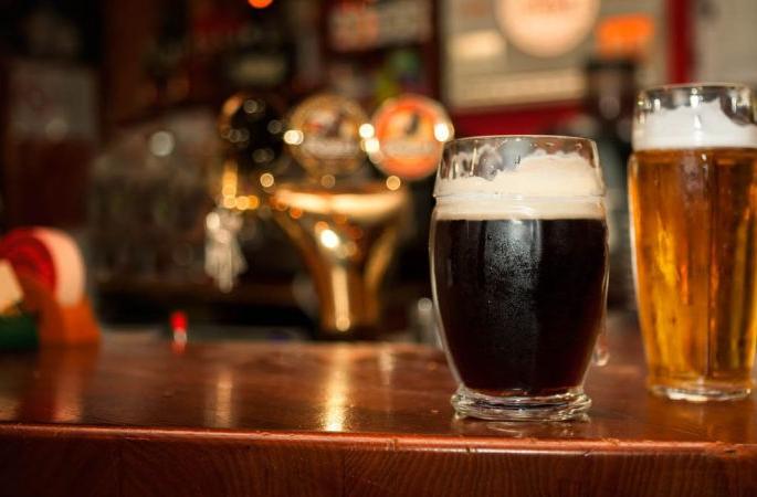 Nagpur Police raid on SK Beer bar | नागपुरातील एस.के. बीअरबारमध्ये पोलिसांचा छापा Nagpur Police raid on SK Beer bar | नागपुरातील एस.के. बीअरबारमध्ये पोलिसांचा छापा