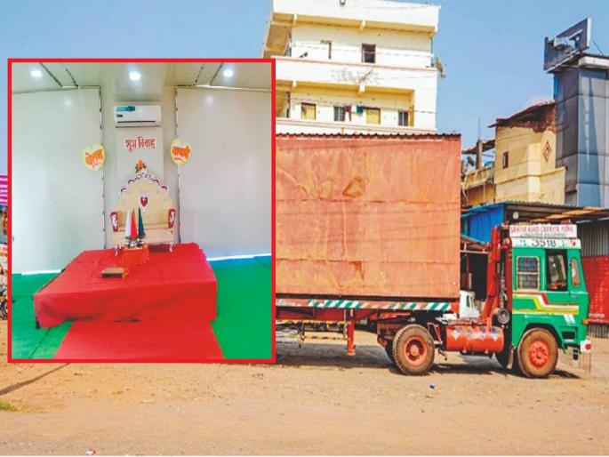 Mangal Karayala on wheels! Anand Mahindra also tweeted about the air-conditioned auditorium in the truck itself | मंगल कार्यालय ऑन व्हील! ट्रकमध्येच थाटले वातानुकूलित सभागृह, आनंद महिंद्रानेही केले ट्विट Mangal Karayala on wheels! Anand Mahindra also tweeted about the air-conditioned auditorium in the truck itself | मंगल कार्यालय ऑन व्हील! ट्रकमध्येच थाटले वातानुकूलित सभागृह, आनंद महिंद्रानेही केले ट्विट