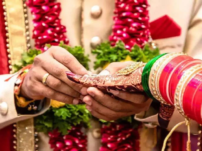 As there is no marriage in April, the booking of Mangal offices is full in May | लग्नाळूंची कसरत! लग्न ठरलं तर मुहूर्त नाही, मुहूर्त मिळाला तर मंगल कार्यालयांचे बुकिंग हाऊसफुल्ल As there is no marriage in April, the booking of Mangal offices is full in May | लग्नाळूंची कसरत! लग्न ठरलं तर मुहूर्त नाही, मुहूर्त मिळाला तर मंगल कार्यालयांचे बुकिंग हाऊसफुल्ल