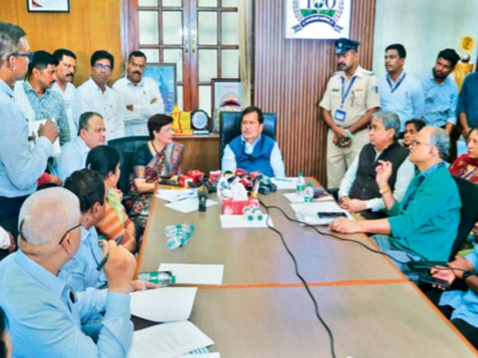 Two to three hour wait just for patient registration at KEM Hospital | केईएम रुग्णालयामध्ये पेशंट नोंदणीसाठीच दोन ते तीन तासांचे वेटिंग, मंत्री मंगल प्रभात लोढा यांनी डीनला विचारला जाब