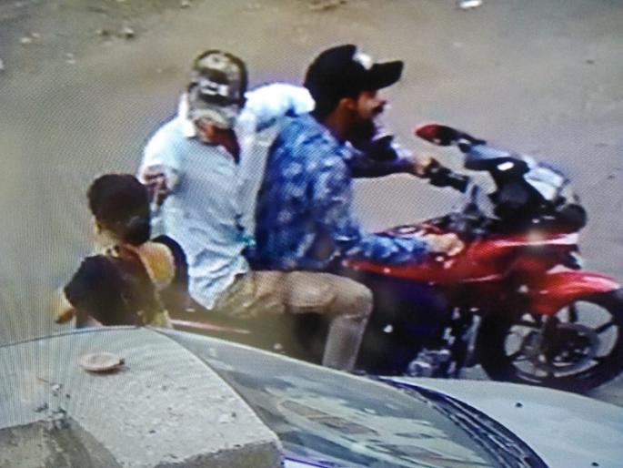 Three mangulasutra stolen in 45 minutes; Threats in the city of Mangalsutra theft | ४५ मिनिटात तीन मंगळसूत्र पळवली; शहरात मंगळसूत्र चोरांचा धुमाकूळ 