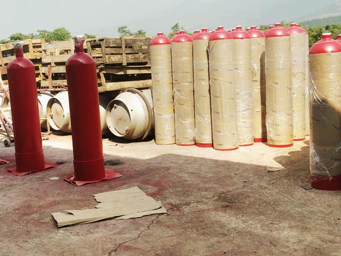 Two roasted dies during treatment | माणगावमधील सिलिंडर स्फोट: भाजलेल्या दोघांचा उपचारादरम्यान मृत्यू Two roasted dies during treatment | माणगावमधील सिलिंडर स्फोट: भाजलेल्या दोघांचा उपचारादरम्यान मृत्यू