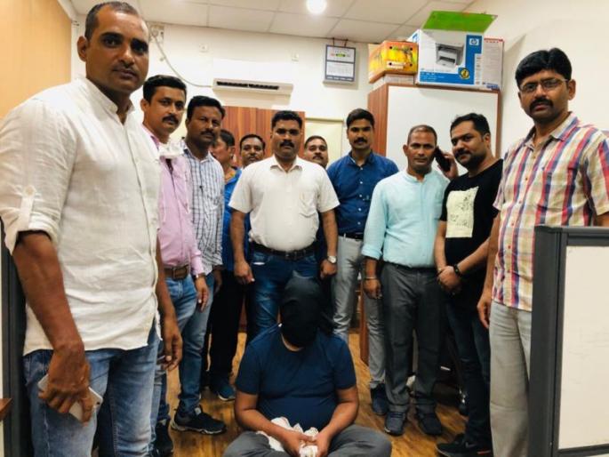 Finally, Nagpur police caught Mangesh Kadav | अखेर नागपूर पोलिसांनी मंगेश कडवच्या मुसक्या आवळल्या Finally, Nagpur police caught Mangesh Kadav | अखेर नागपूर पोलिसांनी मंगेश कडवच्या मुसक्या आवळल्या