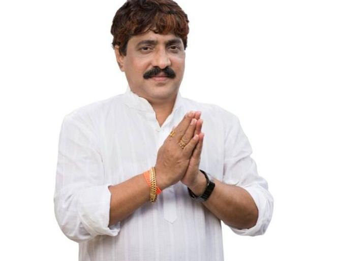 The two shivsena corporators from bmc resign | BMC मधील शिवसेनेच्या दोन अनुभवी नगरसेवकांना राजीनामा देण्याचा आदेश, अंतर्गत गटबाजी चव्हाटयावर The two shivsena corporators from bmc resign | BMC मधील शिवसेनेच्या दोन अनुभवी नगरसेवकांना राजीनामा देण्याचा आदेश, अंतर्गत गटबाजी चव्हाटयावर