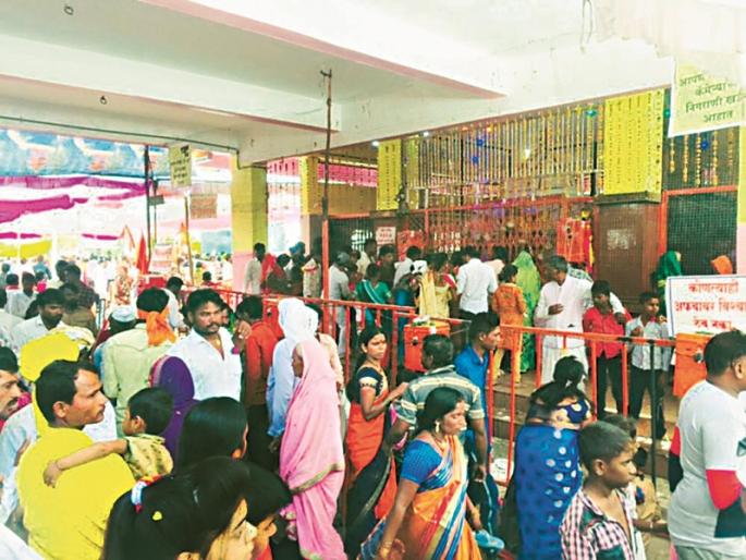 In Mangir Baba yatra 100 years old tradition break | मांगीरबाबा यात्रेत १०० वर्षांच्या गळ टोचणीच्या परंपरेला तिलांजली! In Mangir Baba yatra 100 years old tradition break | मांगीरबाबा यात्रेत १०० वर्षांच्या गळ टोचणीच्या परंपरेला तिलांजली!
