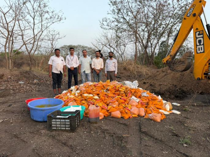 Pune Crime Playing with the health of citizens Large stock of adulterated mango pulp seized in Pune | Video : नागरिकांच्या आरोग्याशी खेळ..! पुण्यात भेसळयुक्त मँगो पल्पचा मोठा साठा जप्त Pune Crime Playing with the health of citizens Large stock of adulterated mango pulp seized in Pune | Video : नागरिकांच्या आरोग्याशी खेळ..! पुण्यात भेसळयुक्त मँगो पल्पचा मोठा साठा जप्त
