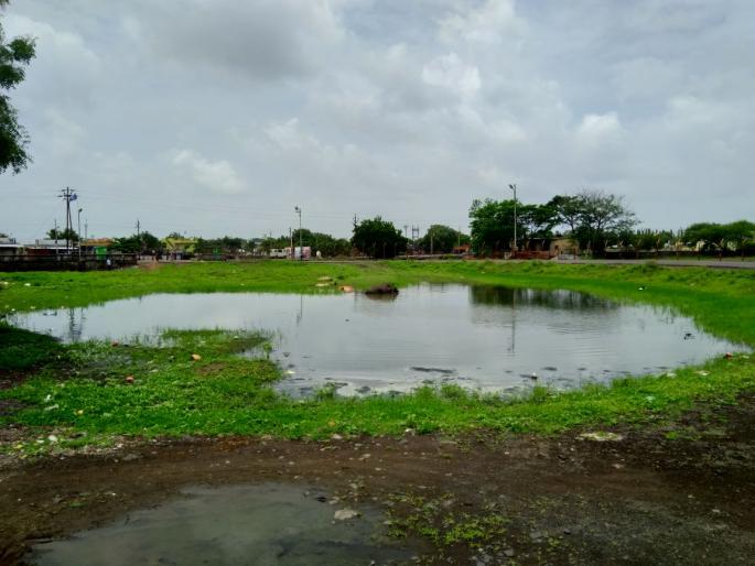 Ignore the drainage at Mangrolpir Bus Station | मंगरुळपीर बसस्थानकावरील गटाराकडे दुर्लक्ष; प्रवाशांचे आरोग्य धोक्यात Ignore the drainage at Mangrolpir Bus Station | मंगरुळपीर बसस्थानकावरील गटाराकडे दुर्लक्ष; प्रवाशांचे आरोग्य धोक्यात