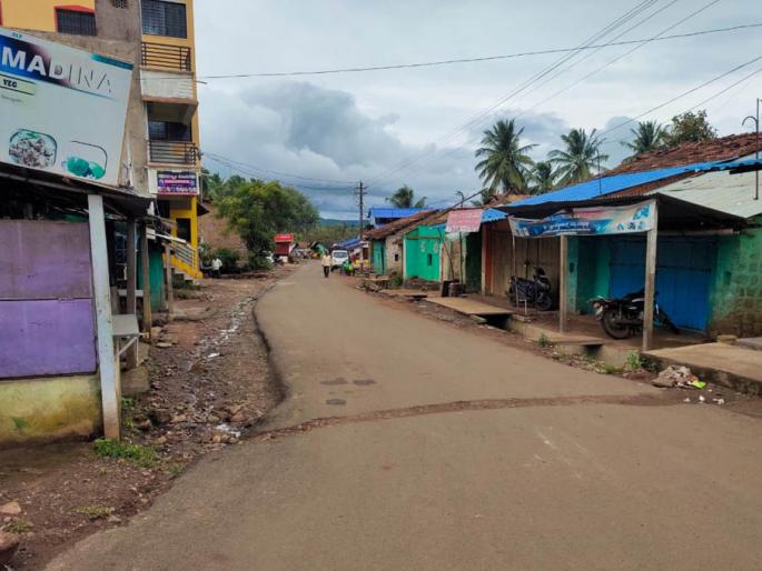 Unannounced curfew in Mangutti, police siege: Villagers in the shadow of fear | मनगुत्तीमध्ये अघोषित संचारबंदी, पोलिसांचा वेढा : ग्रामस्थ भितीच्या छायेत Unannounced curfew in Mangutti, police siege: Villagers in the shadow of fear | मनगुत्तीमध्ये अघोषित संचारबंदी, पोलिसांचा वेढा : ग्रामस्थ भितीच्या छायेत