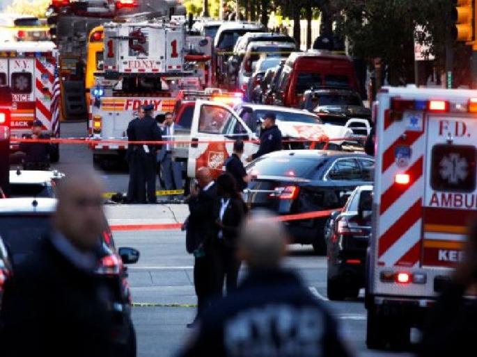 In New York a truck driver crashed eight people, many injured | न्यूयॉर्कमधील दहशतवादी हल्ल्यात 8 जणांचा मृत्यू, 12 जण जखमी
