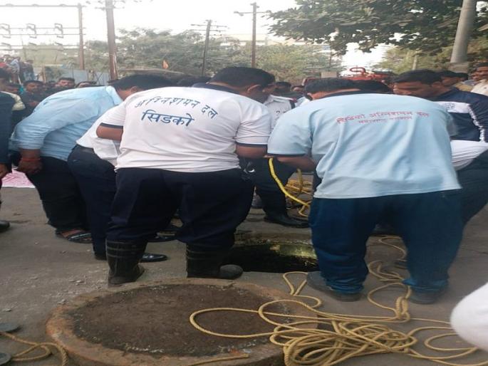 Two workers, including CIDCO contractor, stutter death in Manhole | सिडकोच्या कंत्राटदारासह दोन कामगारांचा  ट्रेनेजमध्ये गुदमरून मृत्यू 