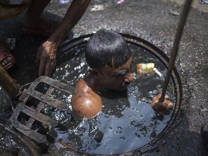 human lives are cheaper than machines | इथे यंत्राहून स्वस्त आहेत माणसांचे जीव human lives are cheaper than machines | इथे यंत्राहून स्वस्त आहेत माणसांचे जीव