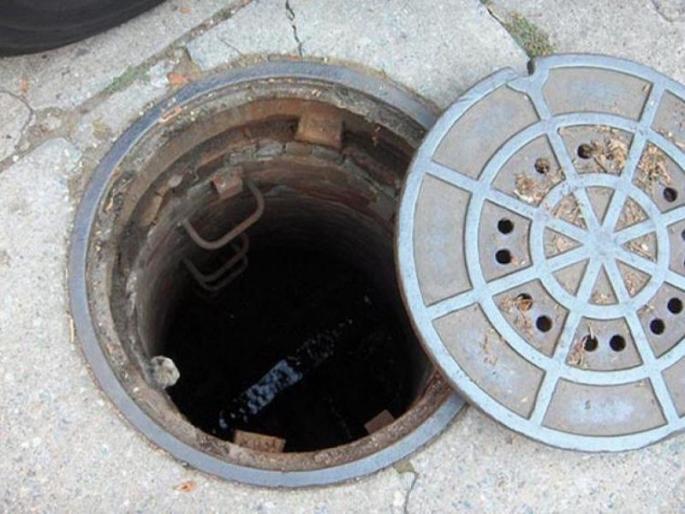 There is no evidence that the woman fell into the gutter, the municipal inquiry has not concluded anything | गटारात महिला पडल्याचे पुरावे नाहीत, पालिकेच्या चौकशीत काहीच निष्पन्न नाही There is no evidence that the woman fell into the gutter, the municipal inquiry has not concluded anything | गटारात महिला पडल्याचे पुरावे नाहीत, पालिकेच्या चौकशीत काहीच निष्पन्न नाही