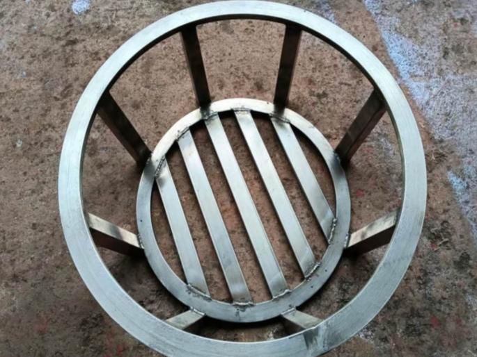 in mumbai municipality appeals not to open manhole covers in rain protective net work completed | पावसात मॅनहोल्सचे झाकण उघडू नका, पालिकेचे आवाहन; संरक्षक जाळ्यांचे काम पूर्ण in mumbai municipality appeals not to open manhole covers in rain protective net work completed | पावसात मॅनहोल्सचे झाकण उघडू नका, पालिकेचे आवाहन; संरक्षक जाळ्यांचे काम पूर्ण