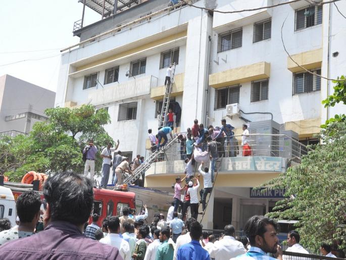 Horrible fire to Manik Hospital | माणिक हॉस्पिटलला भीषण आग Horrible fire to Manik Hospital | माणिक हॉस्पिटलला भीषण आग