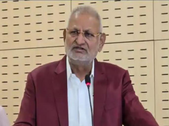 Viral video is a small matter, we will take those who defame us to court: manikrao kokate | व्हायरल व्हिडीओ ही लहान बाब, बदनामी करणाऱ्यांना न्यायालयात खेचू : कोकाटे Viral video is a small matter, we will take those who defame us to court: manikrao kokate | व्हायरल व्हिडीओ ही लहान बाब, बदनामी करणाऱ्यांना न्यायालयात खेचू : कोकाटे