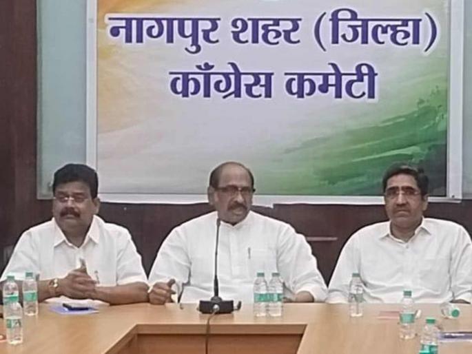 Congress fact-finding committee stopped by Nagpur police; denied permission to enter riot-hit areas | सत्यशोधन समितीला नागपूर पोलिसांनी रोखले; दंगलग्रस्त भागात जाण्यास परवानगी नाकारली Congress fact-finding committee stopped by Nagpur police; denied permission to enter riot-hit areas | सत्यशोधन समितीला नागपूर पोलिसांनी रोखले; दंगलग्रस्त भागात जाण्यास परवानगी नाकारली