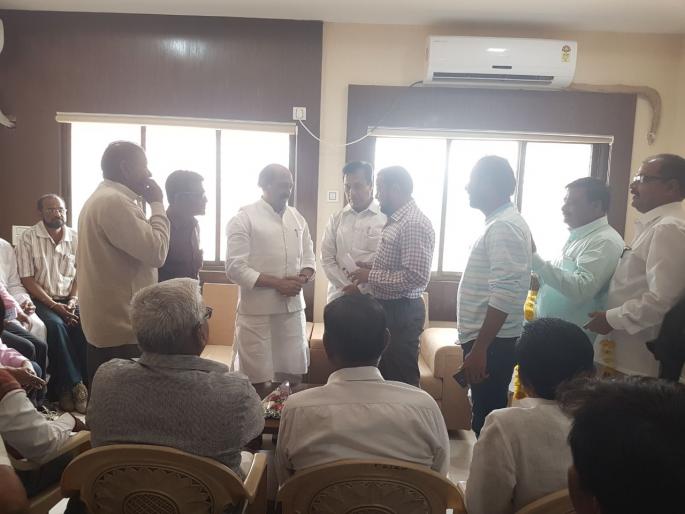 Legislative council Deputy Speaker interacted with the office bearers of Washim Congress | विधानपरिषद उपसभापतींनी साधला वाशिम काँग्रेस पदाधिकाऱ्यांशी संवाद Legislative council Deputy Speaker interacted with the office bearers of Washim Congress | विधानपरिषद उपसभापतींनी साधला वाशिम काँग्रेस पदाधिकाऱ्यांशी संवाद