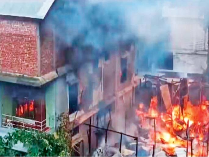 Abduction of 17 schoolgirls, violence erupts again in Manipur | १७ शाळकरी मुलींचे अपहरण, मणिपूरमध्ये पुन्हा भडकली हिंसा Abduction of 17 schoolgirls, violence erupts again in Manipur | १७ शाळकरी मुलींचे अपहरण, मणिपूरमध्ये पुन्हा भडकली हिंसा