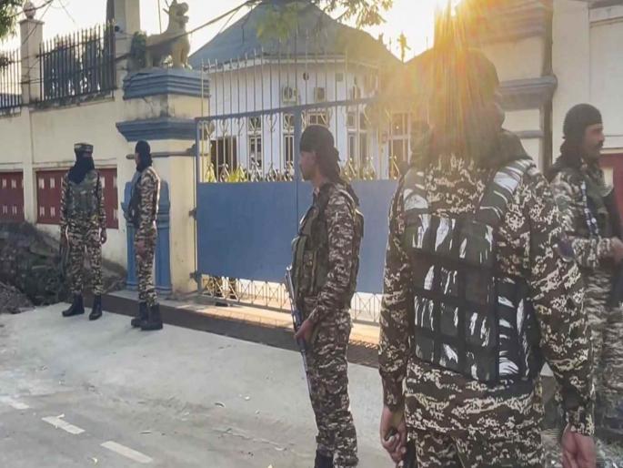 Manipur Governor Ajay Kumar Bhalla on Thursday appealed to the people to return the looted illegal weapons and ammunition | "तुमच्याकडे फक्त ७ दिवस आहेत...": मणिपूरमध्ये शस्त्रे लुटणाऱ्यांना राज्यपालांनी दिला अल्टिमेटम Manipur Governor Ajay Kumar Bhalla on Thursday appealed to the people to return the looted illegal weapons and ammunition | "तुमच्याकडे फक्त ७ दिवस आहेत...": मणिपूरमध्ये शस्त्रे लुटणाऱ्यांना राज्यपालांनी दिला अल्टिमेटम