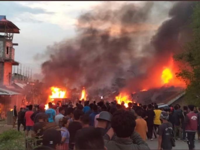 Manipur ; Govt in action mode after Manipur violence, orders to shoot rioters on sight | मणिपूर हिंसाचारानंतर सरकार अॅक्शन मोडमध्ये, दंगलखोरांना पाहताच गोळ्या घालण्याचे आदेश Manipur ; Govt in action mode after Manipur violence, orders to shoot rioters on sight | मणिपूर हिंसाचारानंतर सरकार अॅक्शन मोडमध्ये, दंगलखोरांना पाहताच गोळ्या घालण्याचे आदेश