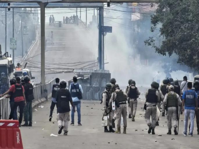 Manipur Violence: 27000 soldiers deployed, curfew in several districts, internet shutdown; What is happening in Manipur? | 27000 सैनिक तैनात, अनेक जिल्ह्यात कर्फ्यू, इंटरनेट बंद; मणिपूरमध्ये नेमकं काय घडतंय? Manipur Violence: 27000 soldiers deployed, curfew in several districts, internet shutdown; What is happening in Manipur? | 27000 सैनिक तैनात, अनेक जिल्ह्यात कर्फ्यू, इंटरनेट बंद; मणिपूरमध्ये नेमकं काय घडतंय?