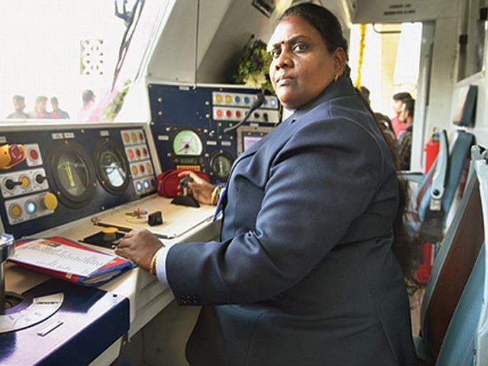 'The object of women's empowerment', the essence of women motormen from Panvel | 'महिला सक्षमीकरणाचा वस्तुपाठ', पनवेलहून महिला मोटरमनचे सारथ्य