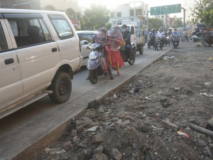 Danger to life due to partial cementation in Manishnagar, Nagpur | नागपूरच्या मनीषनगरातील अर्धवट सिमेंटीकरणामुळे जीवाला धोका