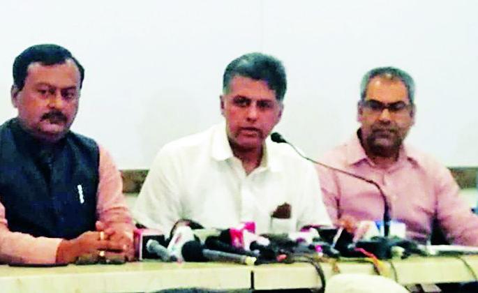 Maharashtra Assembly Election 2019: Why does BJP not give Bharat Ratna directly to Godse? | Maharashtra Assembly Election 2019 : भाजप थेट गोडसेलाच भारतरत्न का देत नाही? मनीष तिवारी