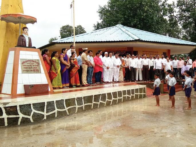 Greetings to the honored martyrs | मानिवलीत हुतात्म्यांना अभिवादन; क्रांतिदिनी कार्यक्रम Greetings to the honored martyrs | मानिवलीत हुतात्म्यांना अभिवादन; क्रांतिदिनी कार्यक्रम