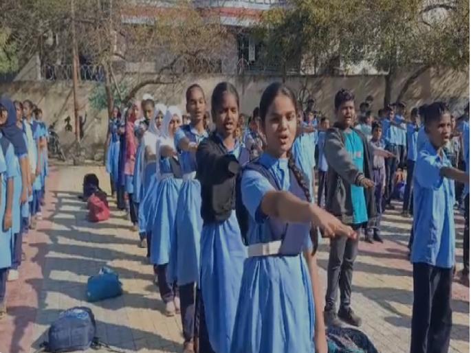 'I will not use nylon rope'; 18,000 students of Chhatrapati Sambhajinagar Municipal Corporation's school take oath | 'मी नायलॉन मांजा वापरणार नाही'; छत्रपती संभाजीनगर पालिकेच्या १८ हजार विद्यार्थ्यांची शपथ! 'I will not use nylon rope'; 18,000 students of Chhatrapati Sambhajinagar Municipal Corporation's school take oath | 'मी नायलॉन मांजा वापरणार नाही'; छत्रपती संभाजीनगर पालिकेच्या १८ हजार विद्यार्थ्यांची शपथ!