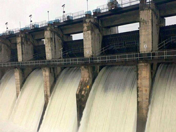 Two years later the Manjra Dam overflowed; The problem of water for irrigation, 18 thousand hectares of agriculture is solved | दोन वर्षांनंतर मांजरा धरण तुडुंब; सिंचनाला मिळणार पाणी, १८ हजार हेक्टर शेतीचा प्रश्न मिटला Two years later the Manjra Dam overflowed; The problem of water for irrigation, 18 thousand hectares of agriculture is solved | दोन वर्षांनंतर मांजरा धरण तुडुंब; सिंचनाला मिळणार पाणी, १८ हजार हेक्टर शेतीचा प्रश्न मिटला