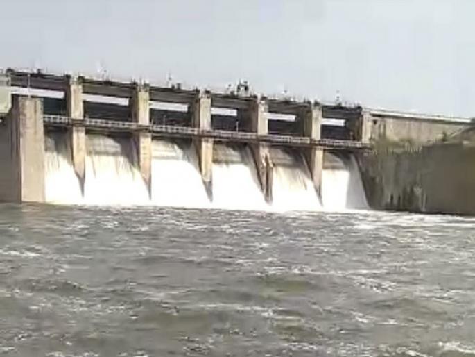 Relief to the farmers, six gates of Manjara dam opened, the problem of irrigation will be solved | शेतकऱ्यांना दिलासा, मांजरा धरणाचे सहा दरवाजे उघडले, सिंचनाचा प्रश्न सुटणार Relief to the farmers, six gates of Manjara dam opened, the problem of irrigation will be solved | शेतकऱ्यांना दिलासा, मांजरा धरणाचे सहा दरवाजे उघडले, सिंचनाचा प्रश्न सुटणार