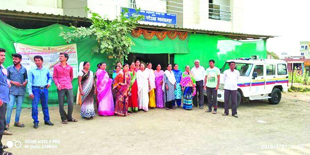 Jara Hatke: Ohh! The road was stolen, the police complained | जरा हटके : अहो ! रस्ता चोरीला गेला, पोलिसात तक्रार Jara Hatke: Ohh! The road was stolen, the police complained | जरा हटके : अहो ! रस्ता चोरीला गेला, पोलिसात तक्रार