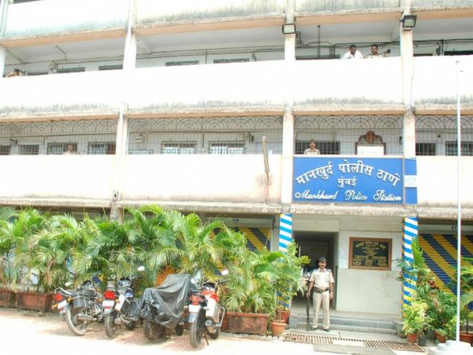 Taking the initiative to resolve conflict is costly; An incident of attempted murder of a young man in mankhurd | भांडण सोडविण्यासाठी पुढाकार घेणे महागात; तरुणाच्या हत्येचा प्रयत्न केल्याची घटना Taking the initiative to resolve conflict is costly; An incident of attempted murder of a young man in mankhurd | भांडण सोडविण्यासाठी पुढाकार घेणे महागात; तरुणाच्या हत्येचा प्रयत्न केल्याची घटना