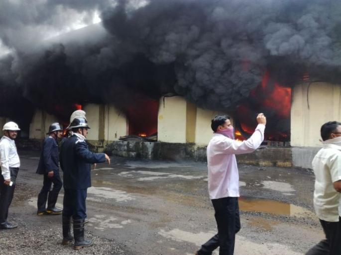 major fire breaks out at Bhiwandi | भिवंडीत अग्नितांडव ! 11 गोदामांना भीषण आग, आगीवर नियंत्रण मिळवण्याचे प्रयत्न सुरू major fire breaks out at Bhiwandi | भिवंडीत अग्नितांडव ! 11 गोदामांना भीषण आग, आगीवर नियंत्रण मिळवण्याचे प्रयत्न सुरू