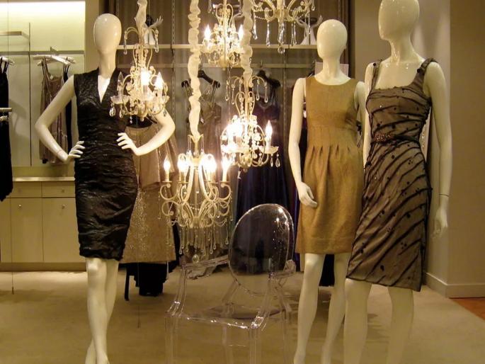 Delete the mini-box outside the shop in 15 days | दुकानाबाहेरील मिनीक्वीन १५ दिवसांत हटवा Delete the mini-box outside the shop in 15 days | दुकानाबाहेरील मिनीक्वीन १५ दिवसांत हटवा