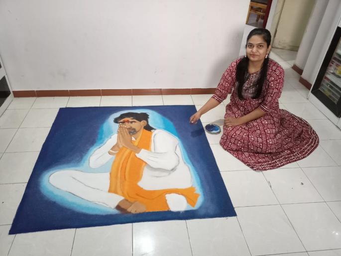 Sushma Deshmukh supported Jarange Patil's Maratha Reservation Andolan in a unique way by making a picture of his in rangoli | जरांगे पाटलांची प्रतिमा रांगोळीतून साकारत मराठा आंदोलनाला दिला पाठिंबा Sushma Deshmukh supported Jarange Patil's Maratha Reservation Andolan in a unique way by making a picture of his in rangoli | जरांगे पाटलांची प्रतिमा रांगोळीतून साकारत मराठा आंदोलनाला दिला पाठिंबा