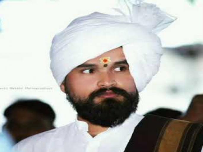 Manohar Mama Bhosle arrested in Satara in financial fraud case of cancer patient | कॅन्सर रुग्णाच्या आर्थिक फसवणूक प्रकरणातील मनोहरमामा भोसलेला साताऱ्यात घेतलं ताब्यात