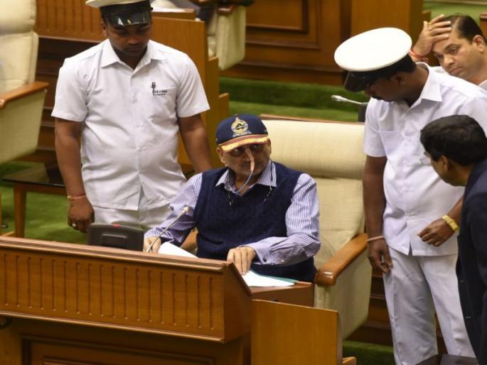 Goa state budget is Present today | मनोहर पर्रीकर यांनी मांडला गोव्याचा अर्थसंकल्प, कर प्रस्ताव व योजनांचा समावेश नाही Goa state budget is Present today | मनोहर पर्रीकर यांनी मांडला गोव्याचा अर्थसंकल्प, कर प्रस्ताव व योजनांचा समावेश नाही