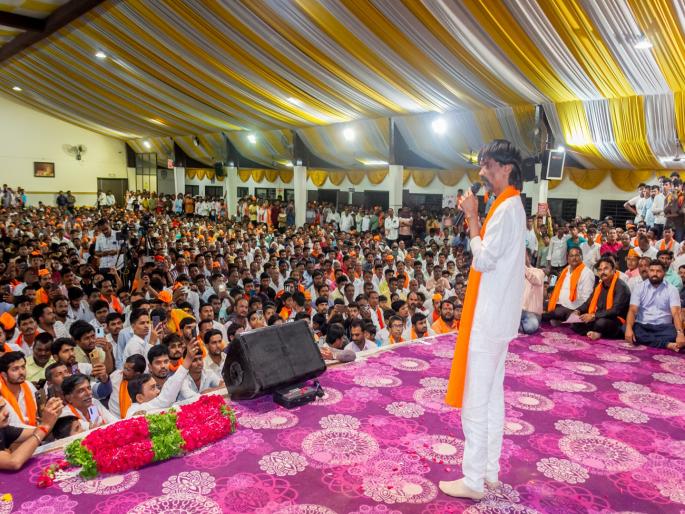 Accused of disseminating false information; A case has been registered against 13 people including Manoj Jarange in Ambajogai | खोटी माहिती प्रसारित केल्याचा आरोप; मनोज जरांगेंसह १३ जणांवर अंबाजोगाईत गुन्हा दाखल Accused of disseminating false information; A case has been registered against 13 people including Manoj Jarange in Ambajogai | खोटी माहिती प्रसारित केल्याचा आरोप; मनोज जरांगेंसह १३ जणांवर अंबाजोगाईत गुन्हा दाखल