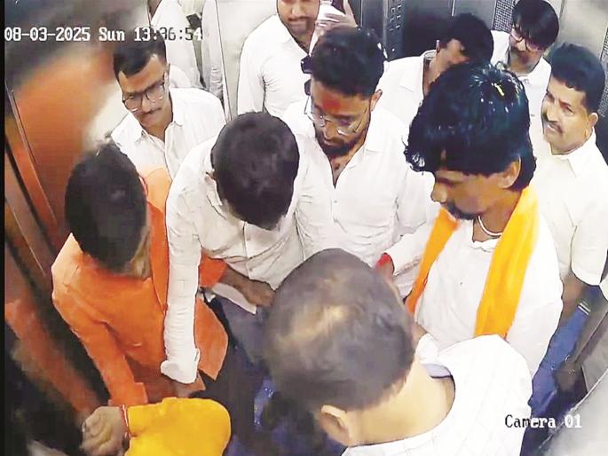 Why did the elevator suddenly collapse while 12 people including Manoj Jarange were inside? Because in front | मनोज जरांगेंसह १२ जण आतमध्ये असताना अचानक लिफ्ट का कोसळली? कारण समोर Why did the elevator suddenly collapse while 12 people including Manoj Jarange were inside? Because in front | मनोज जरांगेंसह १२ जण आतमध्ये असताना अचानक लिफ्ट का कोसळली? कारण समोर