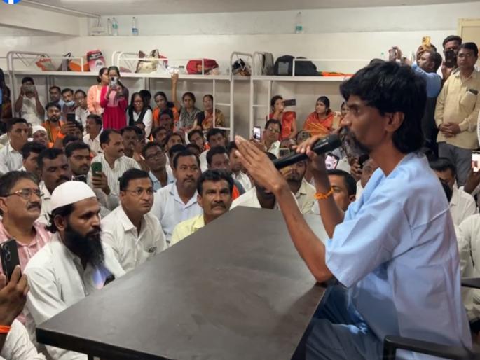 Manoj Jarange's meeting session at the hospital; Preparations for a strong show of strength in the Dussehra Melawa | मनोज जरांगेंचे रुग्णालयातच बैठकांचे सत्र; दसरा मेळाव्यात जोरदार शक्तीप्रदर्शनाची तयारी Manoj Jarange's meeting session at the hospital; Preparations for a strong show of strength in the Dussehra Melawa | मनोज जरांगेंचे रुग्णालयातच बैठकांचे सत्र; दसरा मेळाव्यात जोरदार शक्तीप्रदर्शनाची तयारी