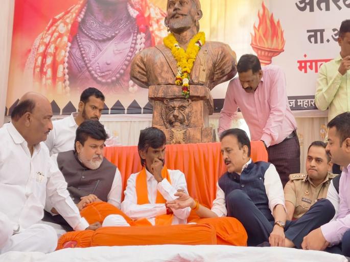 Manoj Jarange insists on the word 'soire' for maratha reservation, ready to discuss with the government till December 24 | आरक्षणासाठी 'सोयरे' शब्दावर मनोज जरांगे ठाम, सरकारसोबत २४ डिसेंबरपर्यंत चर्चेस तयार Manoj Jarange insists on the word 'soire' for maratha reservation, ready to discuss with the government till December 24 | आरक्षणासाठी 'सोयरे' शब्दावर मनोज जरांगे ठाम, सरकारसोबत २४ डिसेंबरपर्यंत चर्चेस तयार