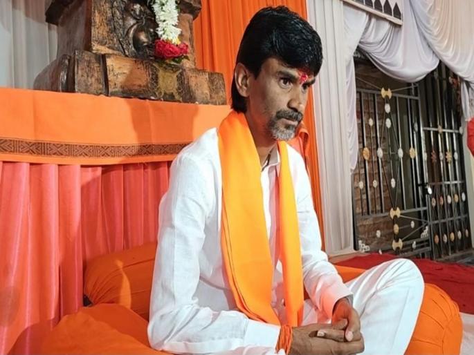 Maharashtra assembly vidhan sabha election 2024 Manoj Jarange asked that question to the supporters and it was decided to withdraw from the election | मनोज जरांगेंनी पहाटेच्या बैठकीत 'तो' प्रश्न विचारला अन् निवडणुकीतून माघारीचा निर्णय झाला! Maharashtra assembly vidhan sabha election 2024 Manoj Jarange asked that question to the supporters and it was decided to withdraw from the election | मनोज जरांगेंनी पहाटेच्या बैठकीत 'तो' प्रश्न विचारला अन् निवडणुकीतून माघारीचा निर्णय झाला!